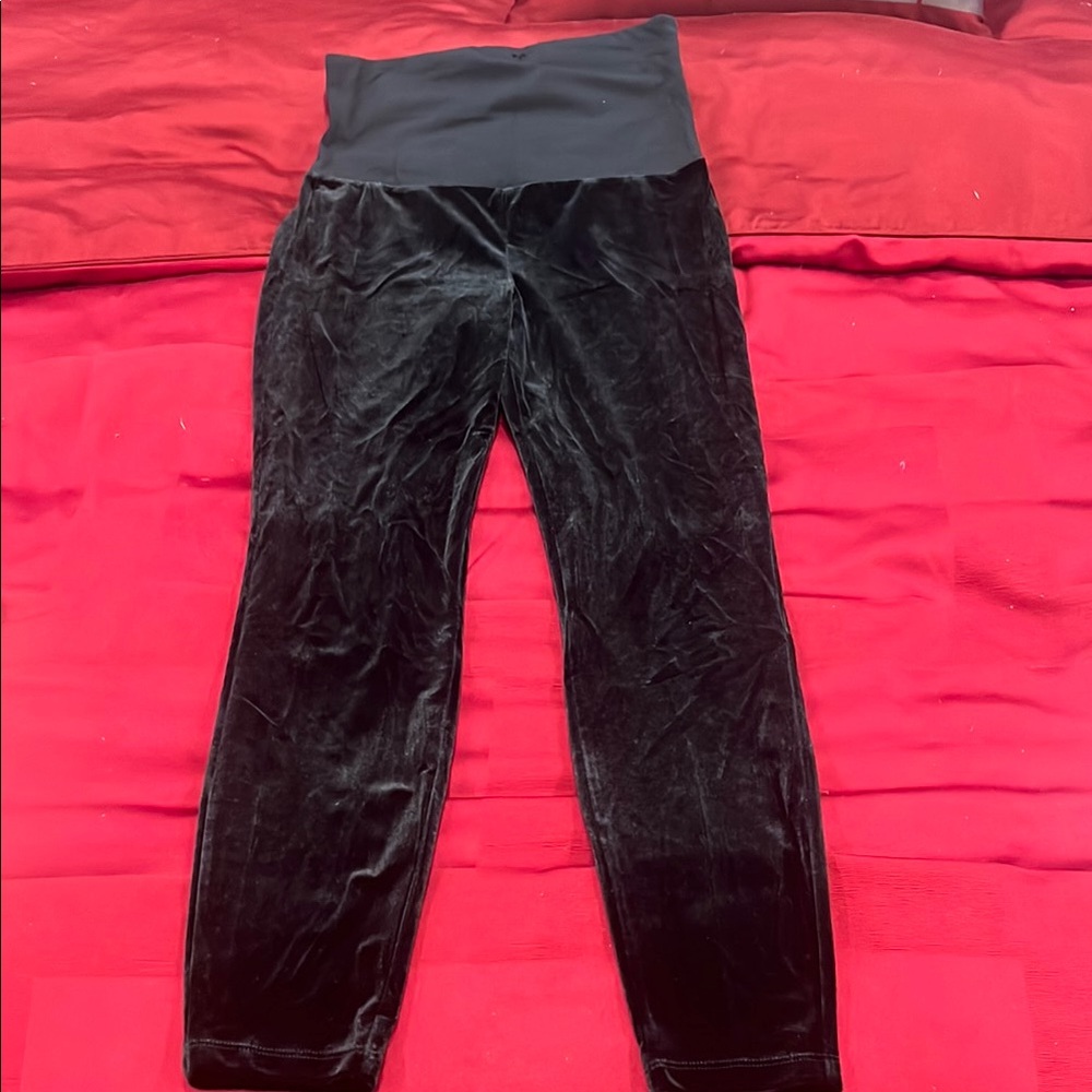 GAP Maternity  Black Velvet Leggings